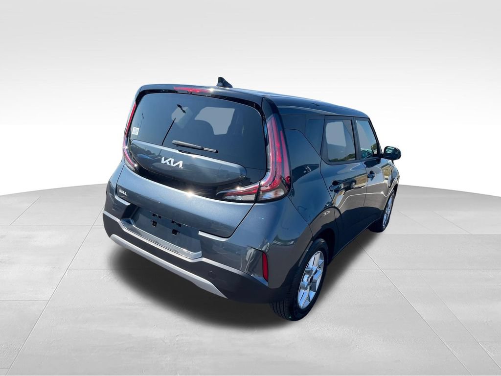 Used 2025 Kia Soul LX w/ LX Technology Package FWD image 5