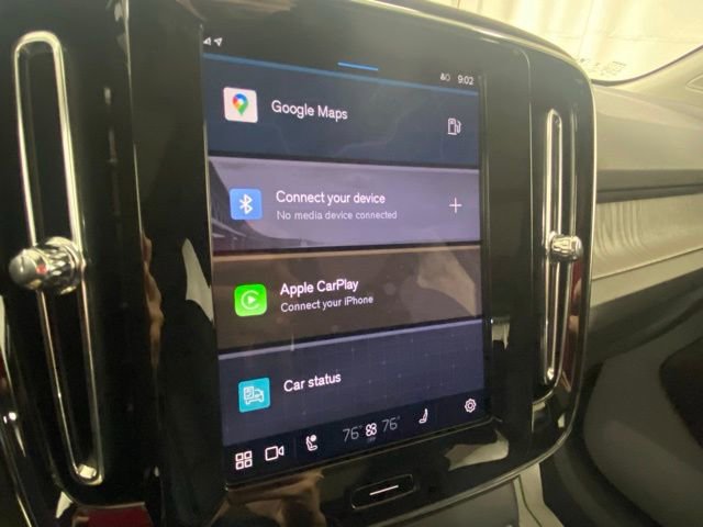 Used 2025 Volvo XC40 B5 Plus image 18