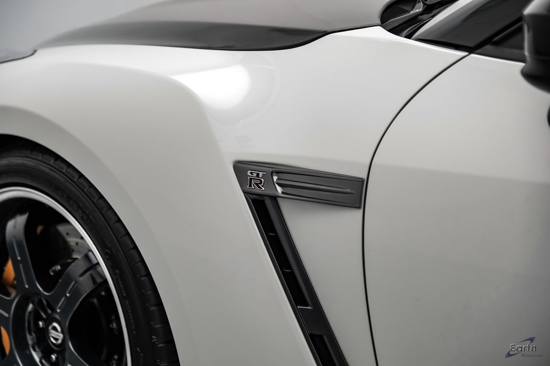 Used 2014 Nissan GT-R Black Edition AWD/4WD image 40