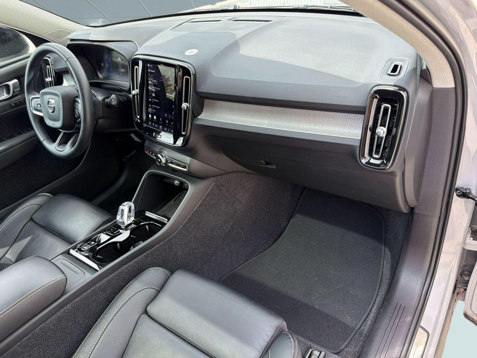 Certified 2023 Volvo XC40 B4 Plus w/ Protection Package Premier FWD image 31