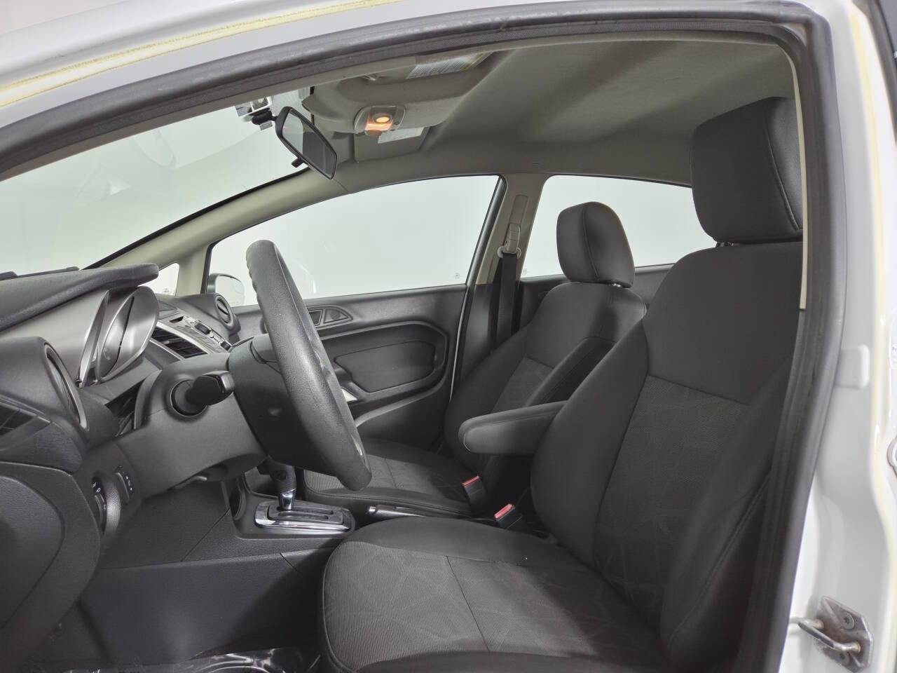 Used 2012 Ford Fiesta SE w/ Super Fuel Economy Pkg FWD image 18