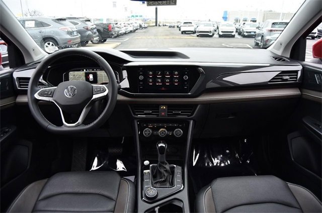 Certified 2022 Volkswagen Taos SEL w/ Panoramic Sunroof Package image 7