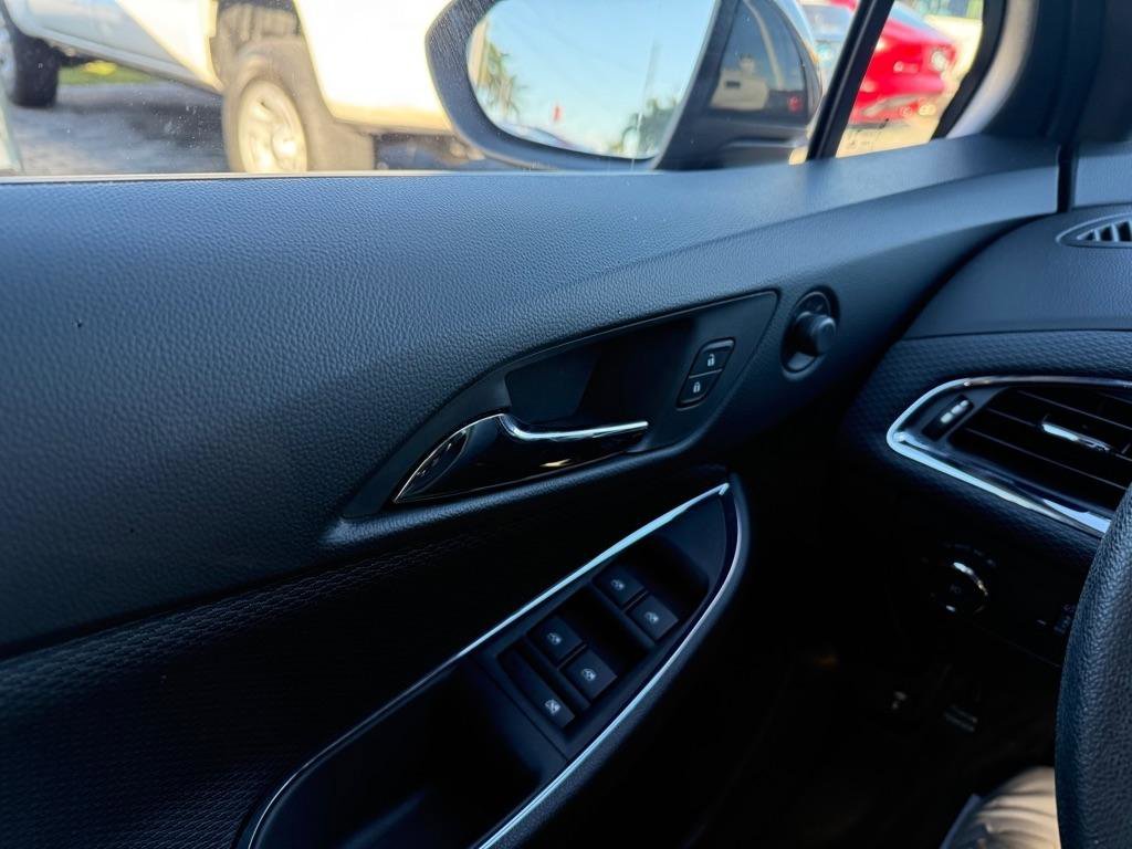 Used 2019 Chevrolet Cruze LT w/ Convenience Package image 27