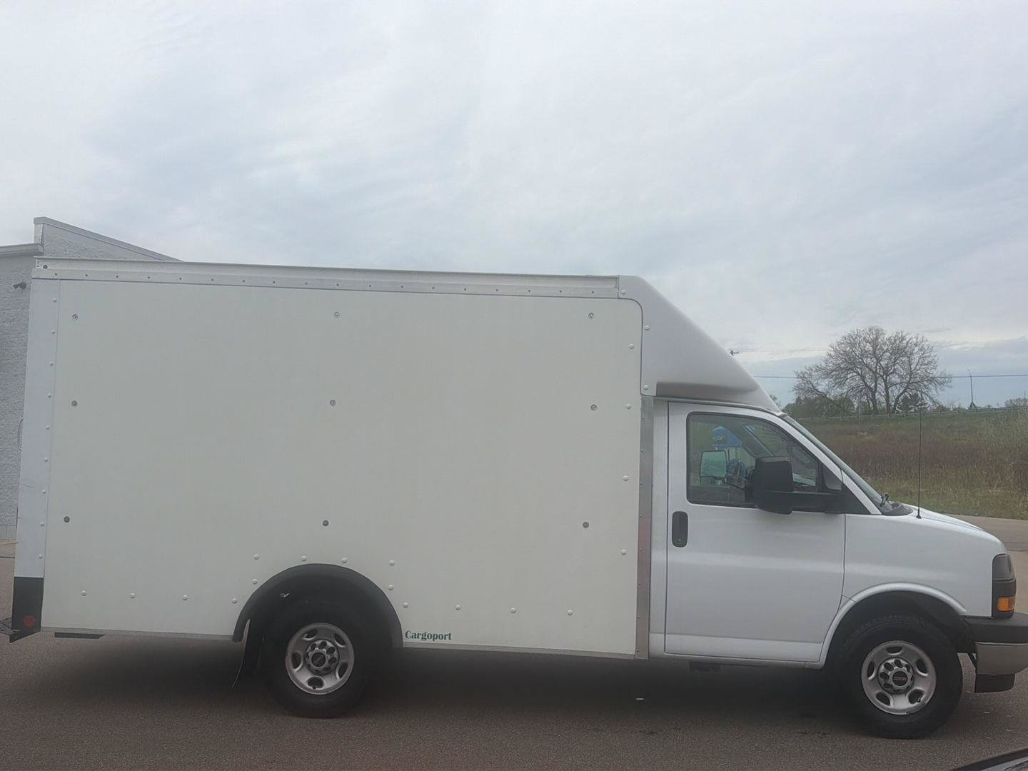 Used 2022 GMC Savana 3500 w/ Power Convenience Package RWD image 6