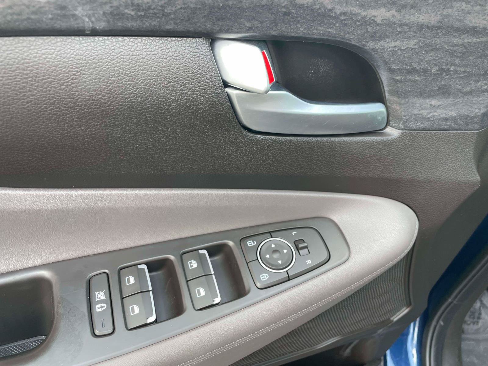 Used 2019 Hyundai Santa Fe SE FWD image 11