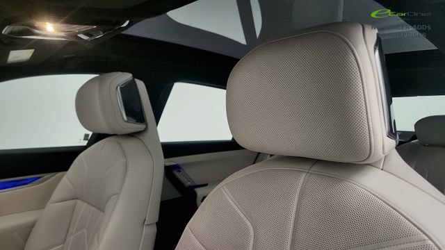 Used 2023 BMW i7 xDrive60 AWD/4WD image 48