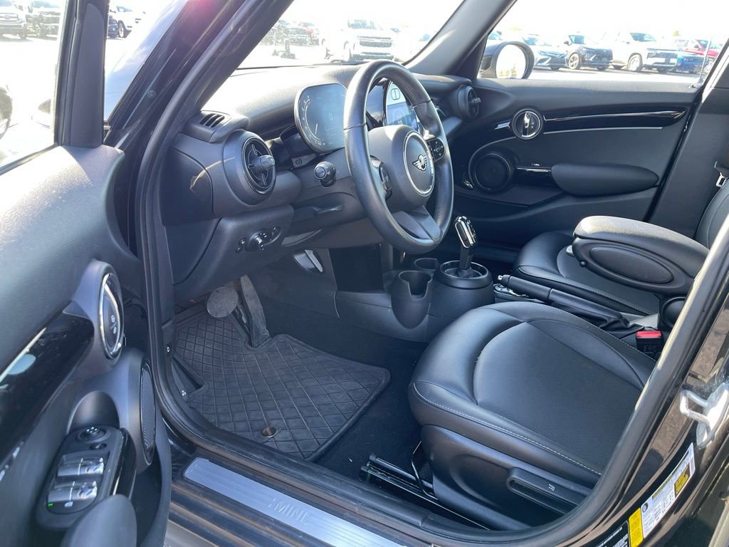 Used 2022 MINI Cooper 4-Door Hardtop image 5