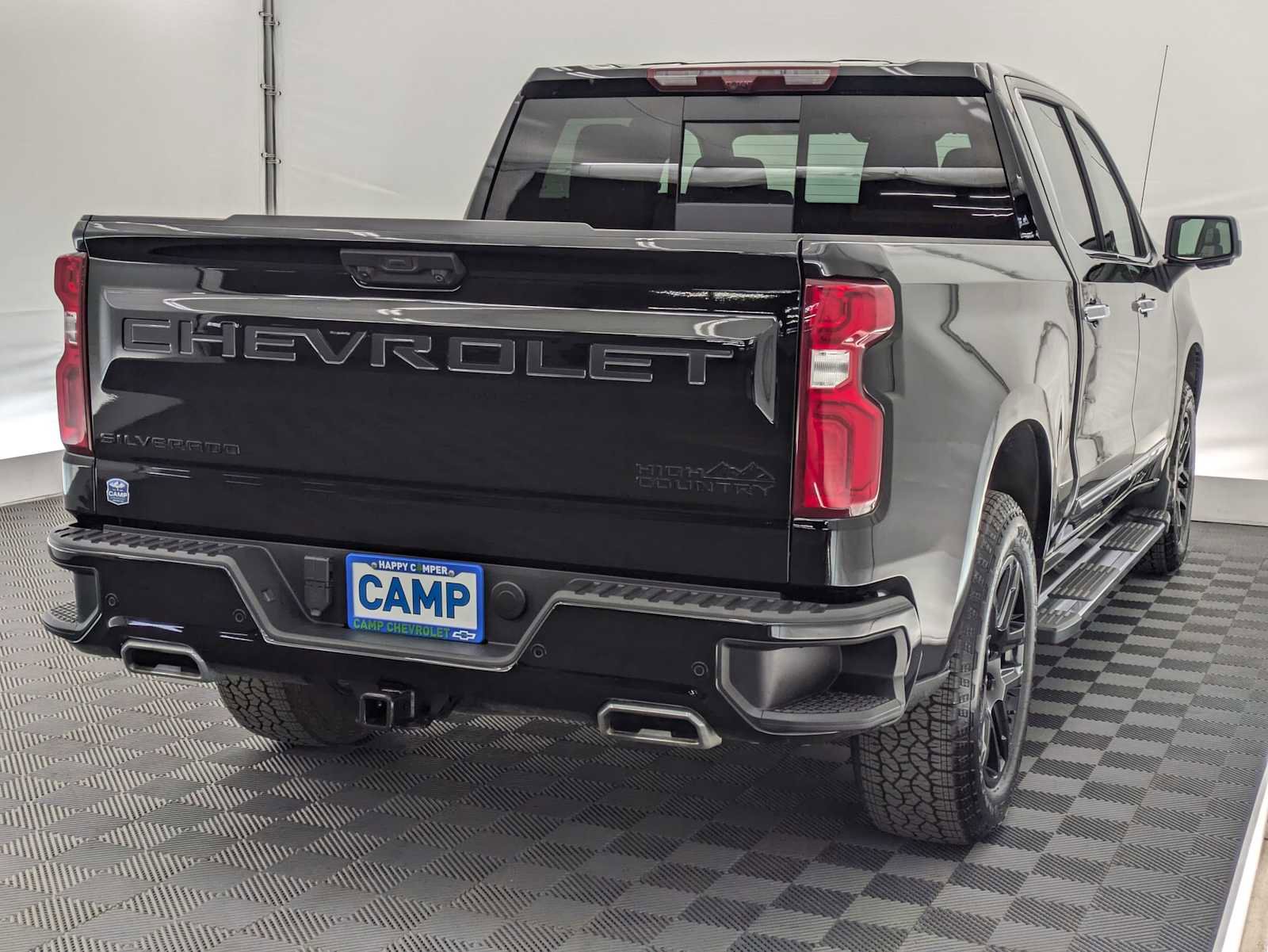 Used 2024 Chevrolet Silverado 1500 High Country w/ Technology Package AWD/4WD image 6