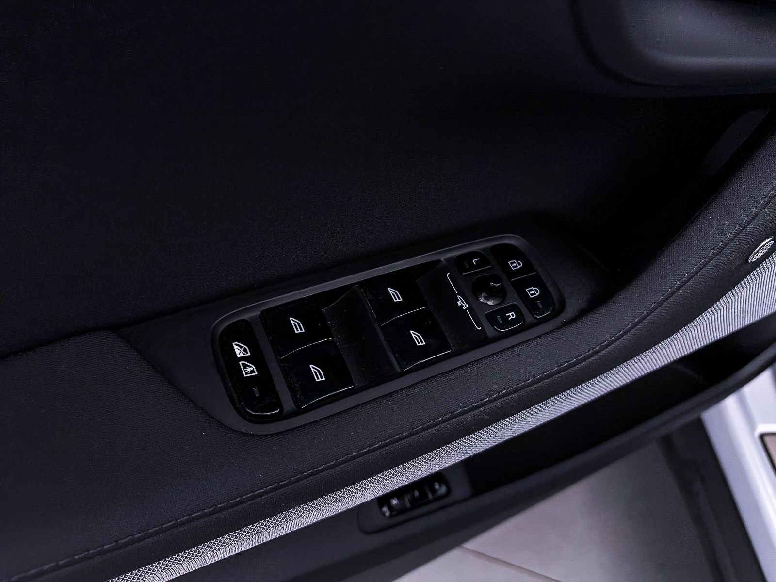 Used 2022 Polestar Polestar 2 w/ Plus Package AWD/4WD image 18