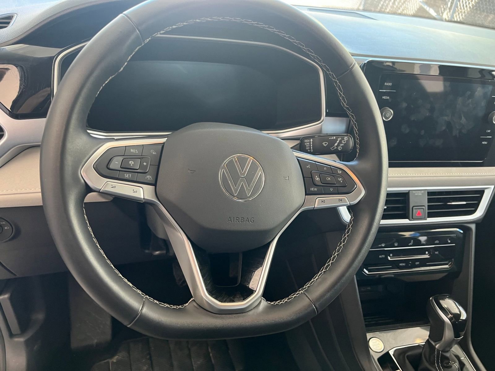 Used 2025 Volkswagen Taos SE FWD image 29