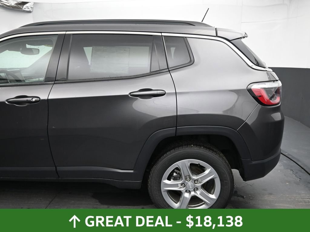 Used 2024 Jeep Compass Latitude image 23