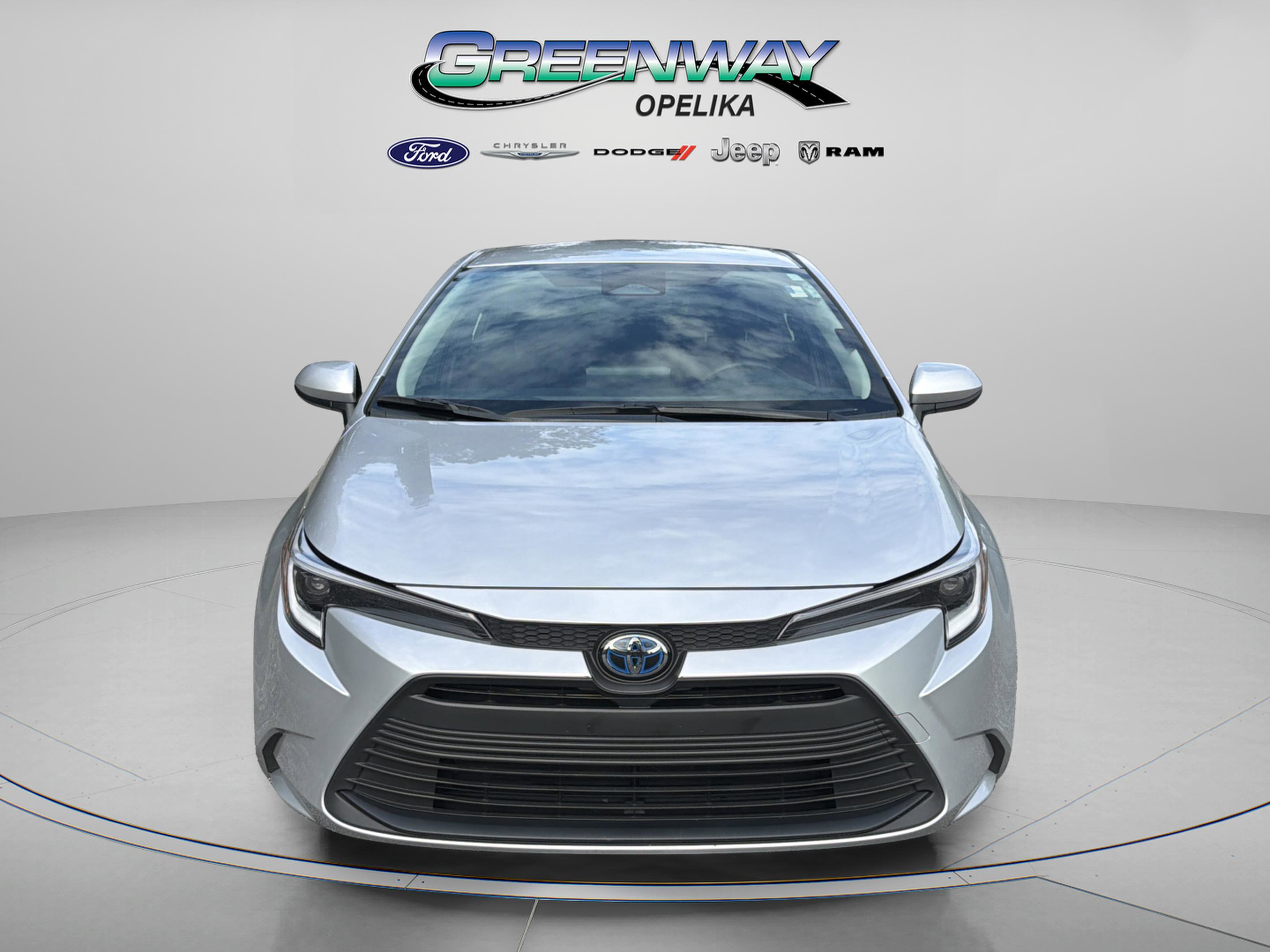 Used 2024 Toyota Corolla LE FWD image 2