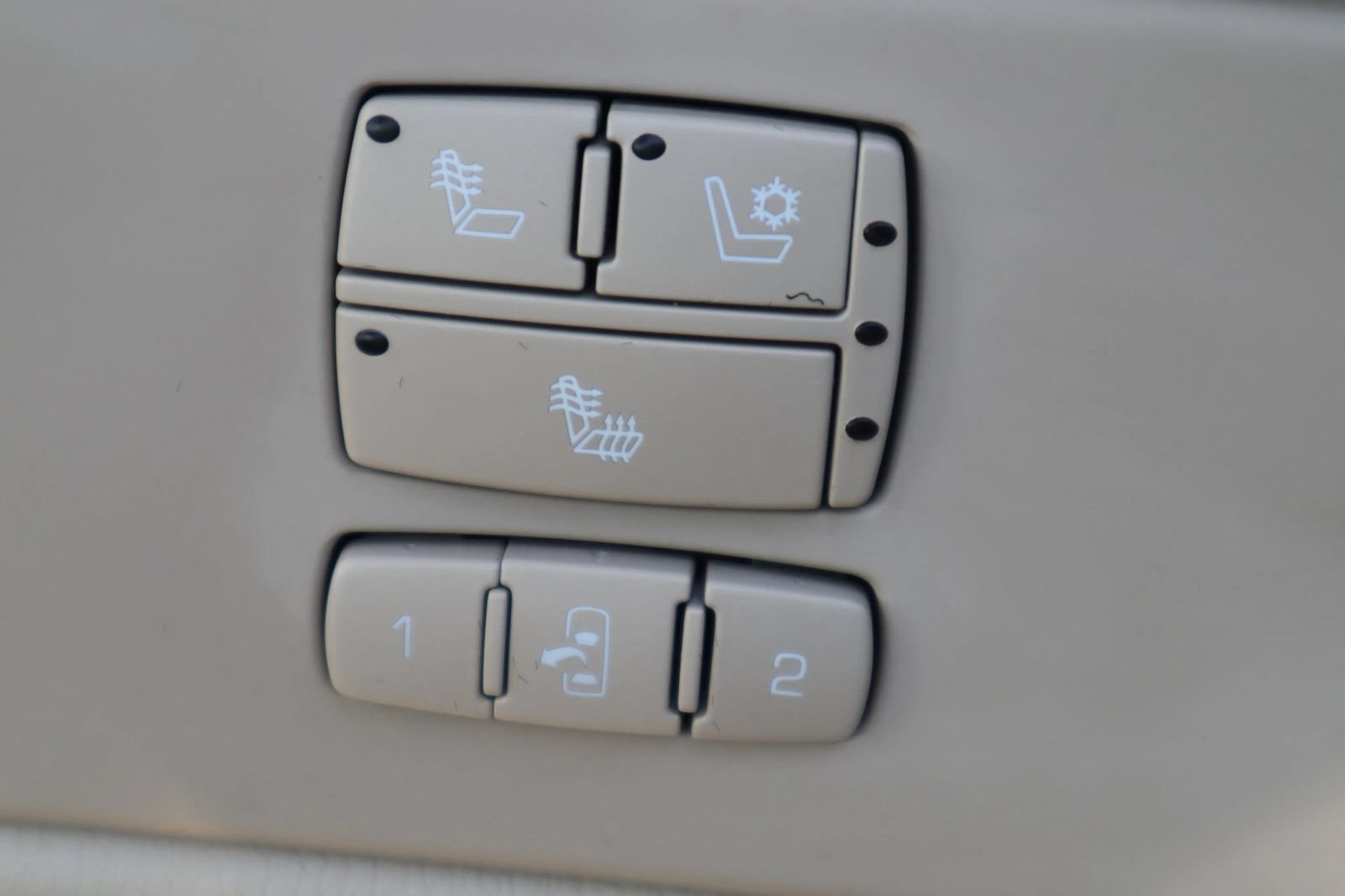 Used 2011 Cadillac DTS Luxury FWD image 30