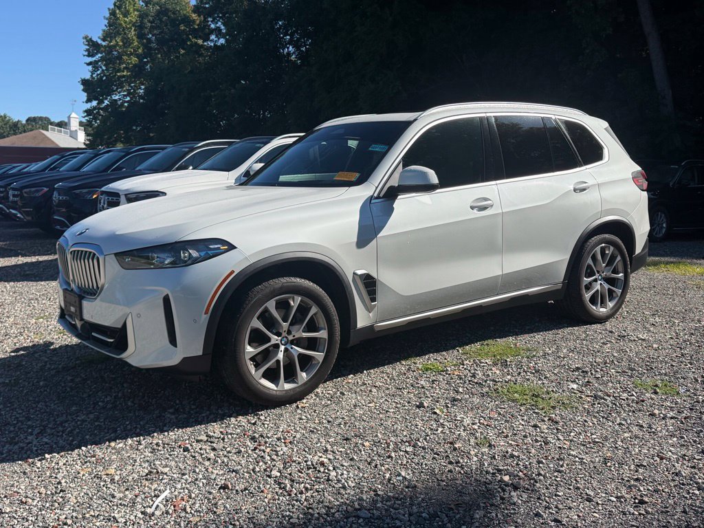 Used 2024 BMW X5 xDrive40i w/ Premium Package AWD/4WD image 3