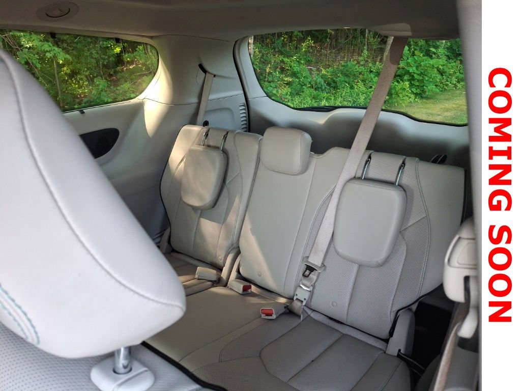 Used 2017 Chrysler Pacifica Platinum FWD image 10