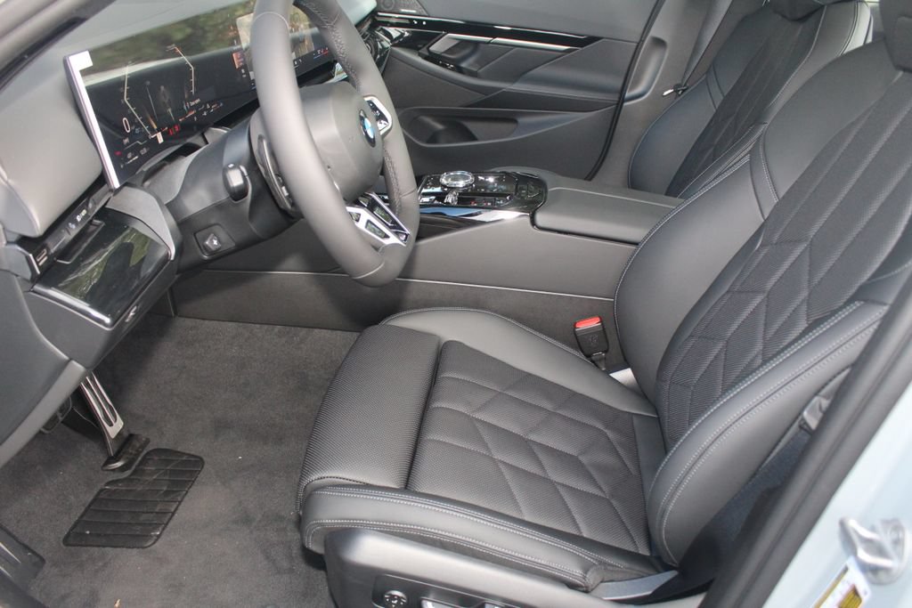 Used 2026 BMW 530i xDrive w/ Executive Package AWD/4WD image 19