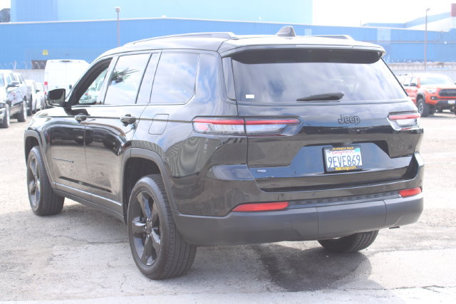 Used 2023 Jeep Grand Cherokee L Laredo RWD image 3