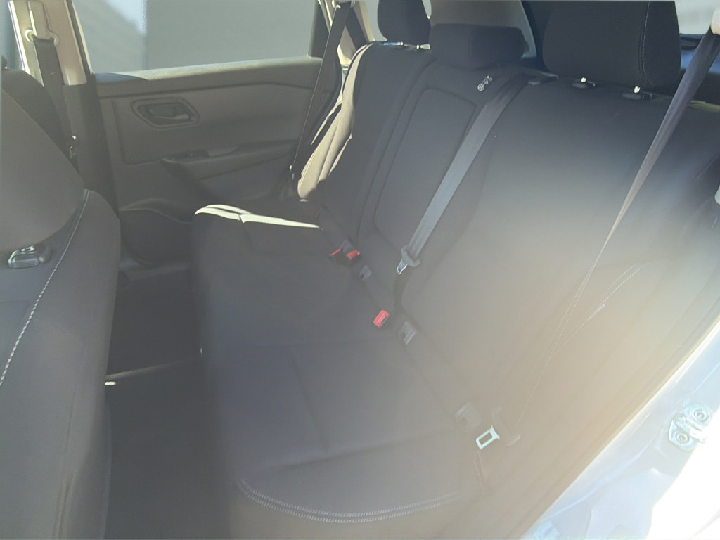Used 2024 Nissan Rogue S FWD image 13