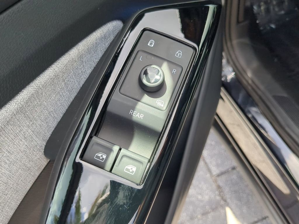 Certified 2023 Volkswagen ID.4 Pro RWD image 17