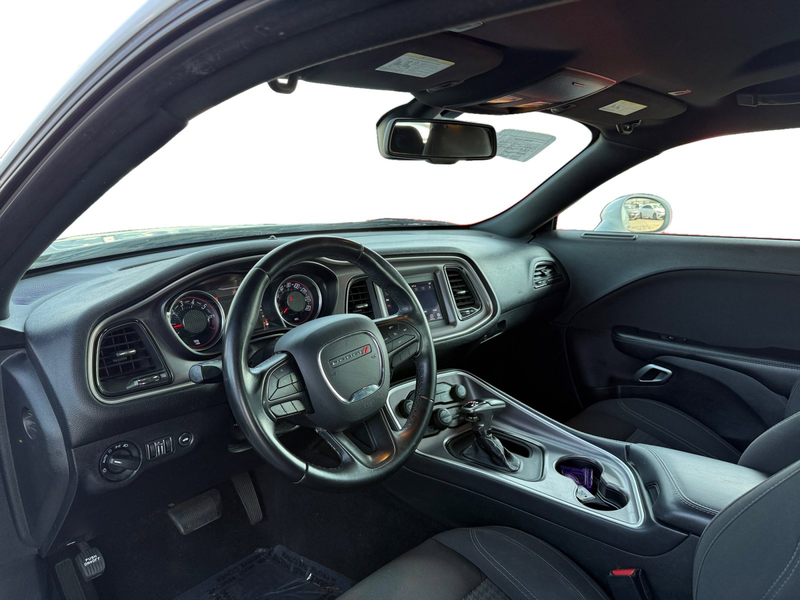 Used 2019 Dodge Challenger SXT image 9