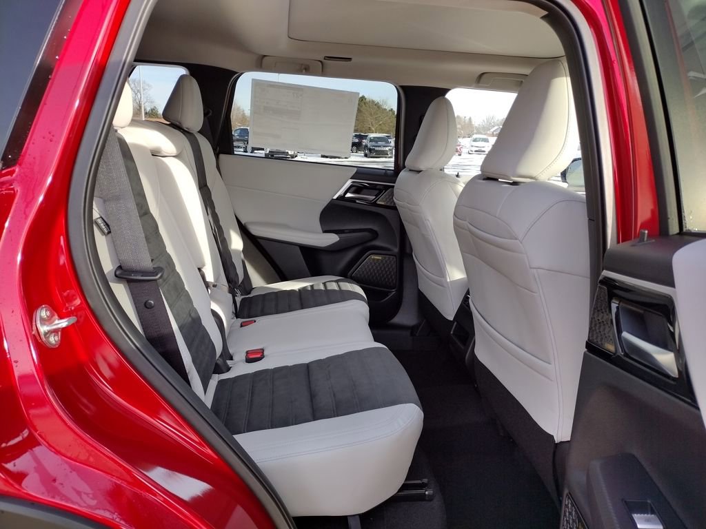 New 2026 Mitsubishi Outlander SE image 11