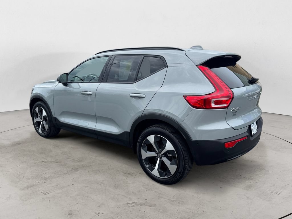 Certified 2026 Volvo XC40 B5 Plus AWD/4WD image 4