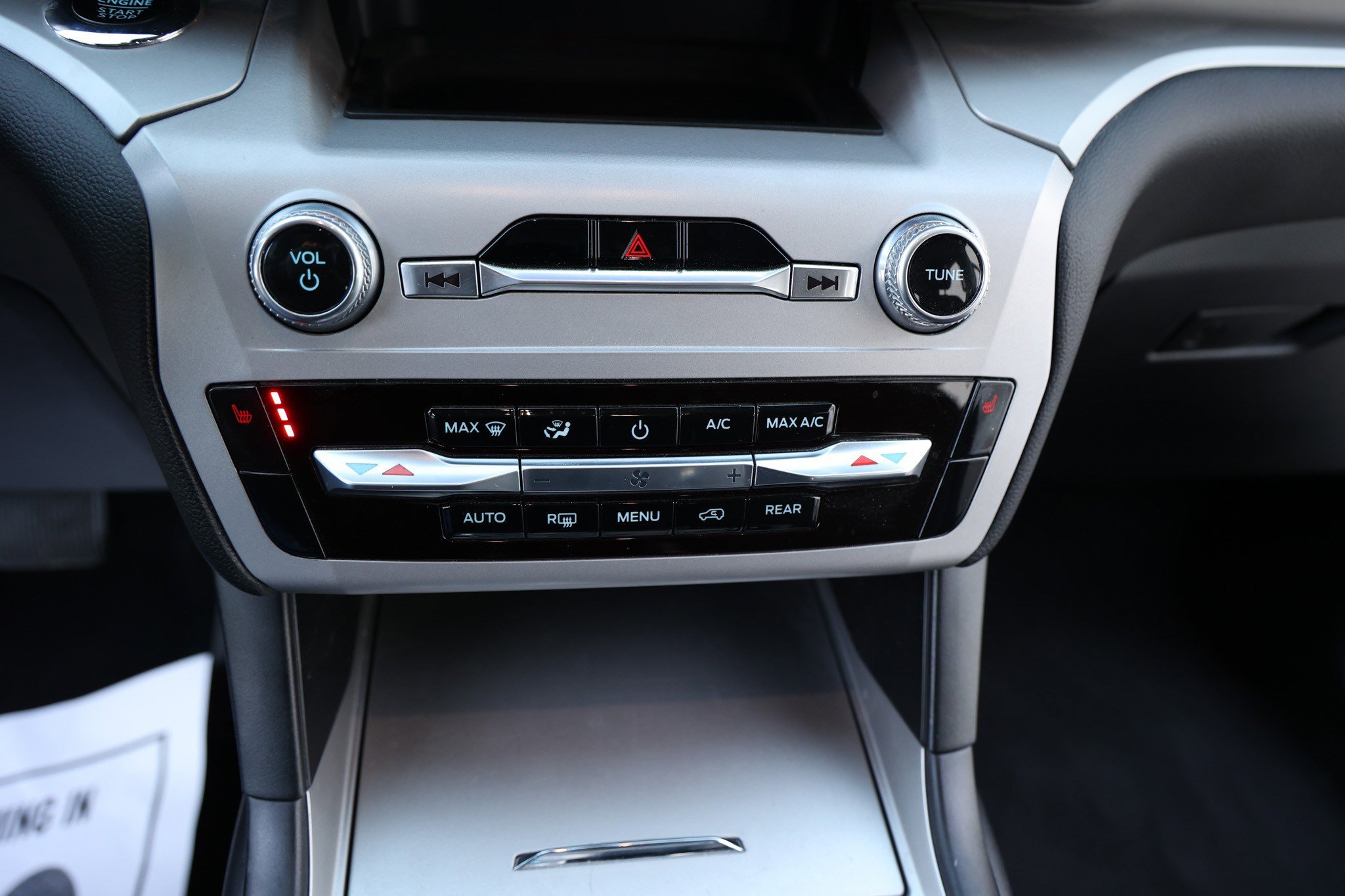 Used 2023 Ford Explorer XLT image 22