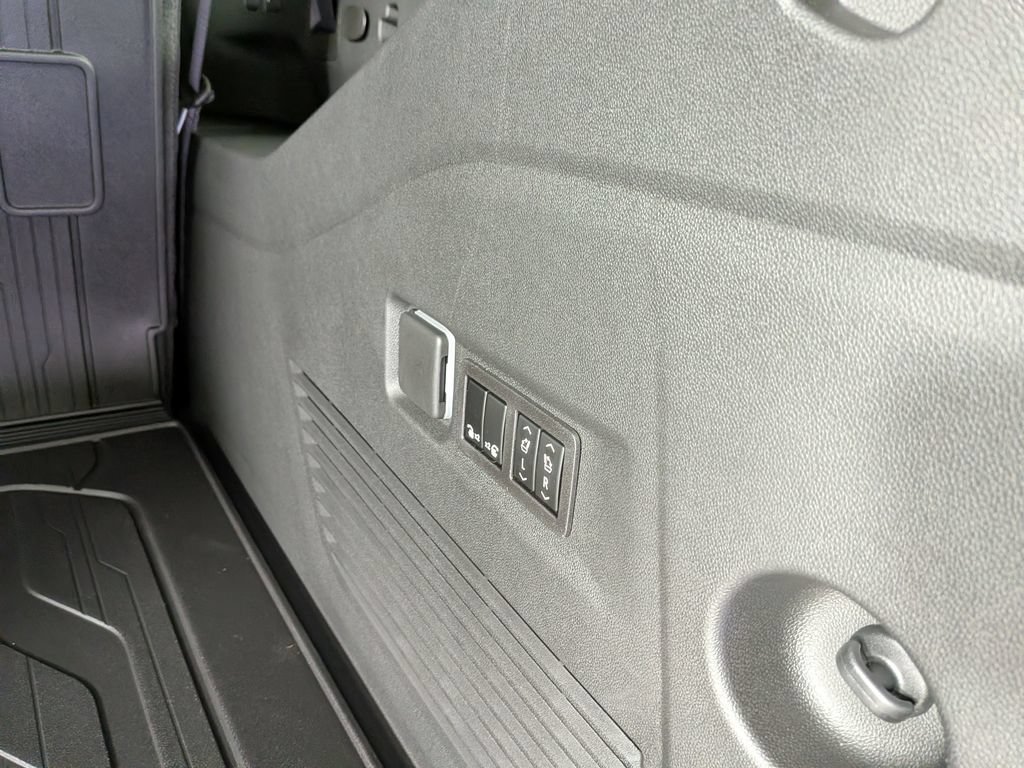 New 2026 GMC Yukon XL AT4 Ultimate w/ LPO, Floor Liner Package AWD/4WD image 12