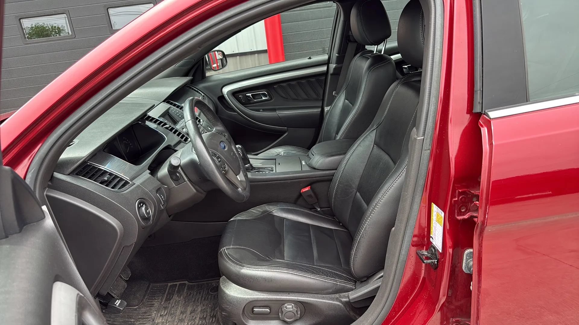 Used 2017 Ford Taurus SEL FWD image 6