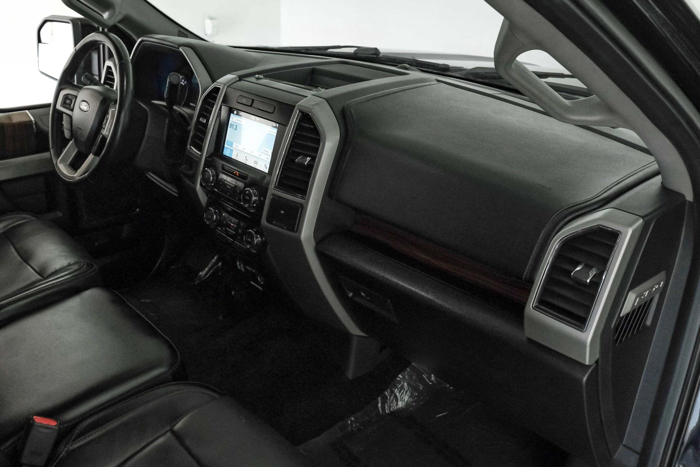 Used 2017 Ford F150 Lariat RWD image 11