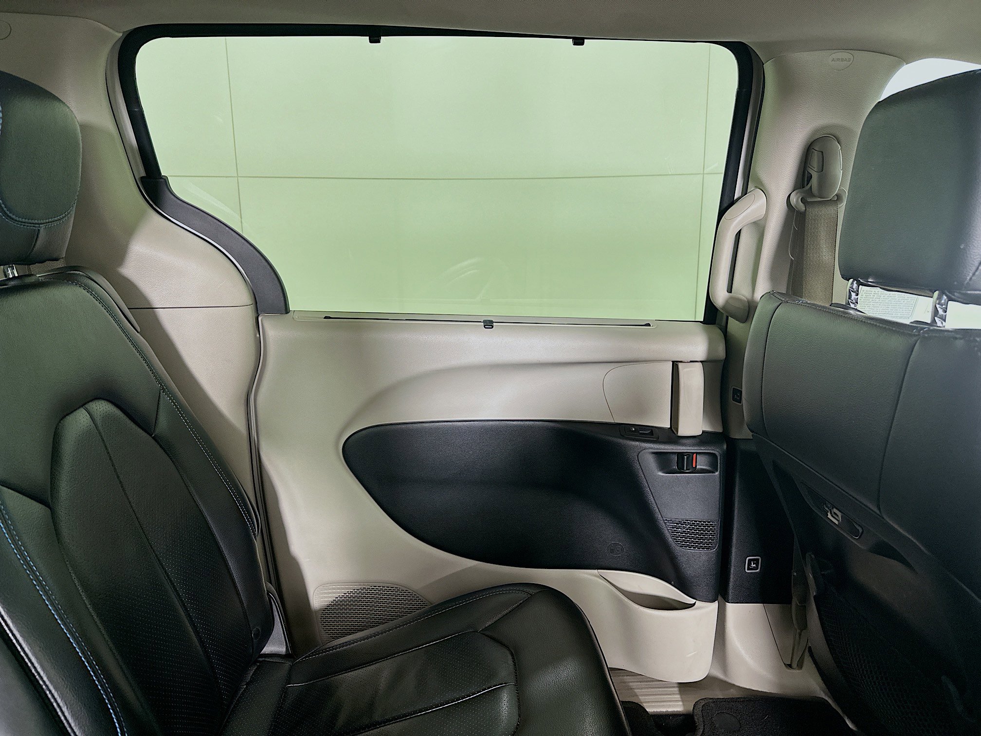 Used 2021 Chrysler Pacifica Touring-L image 31