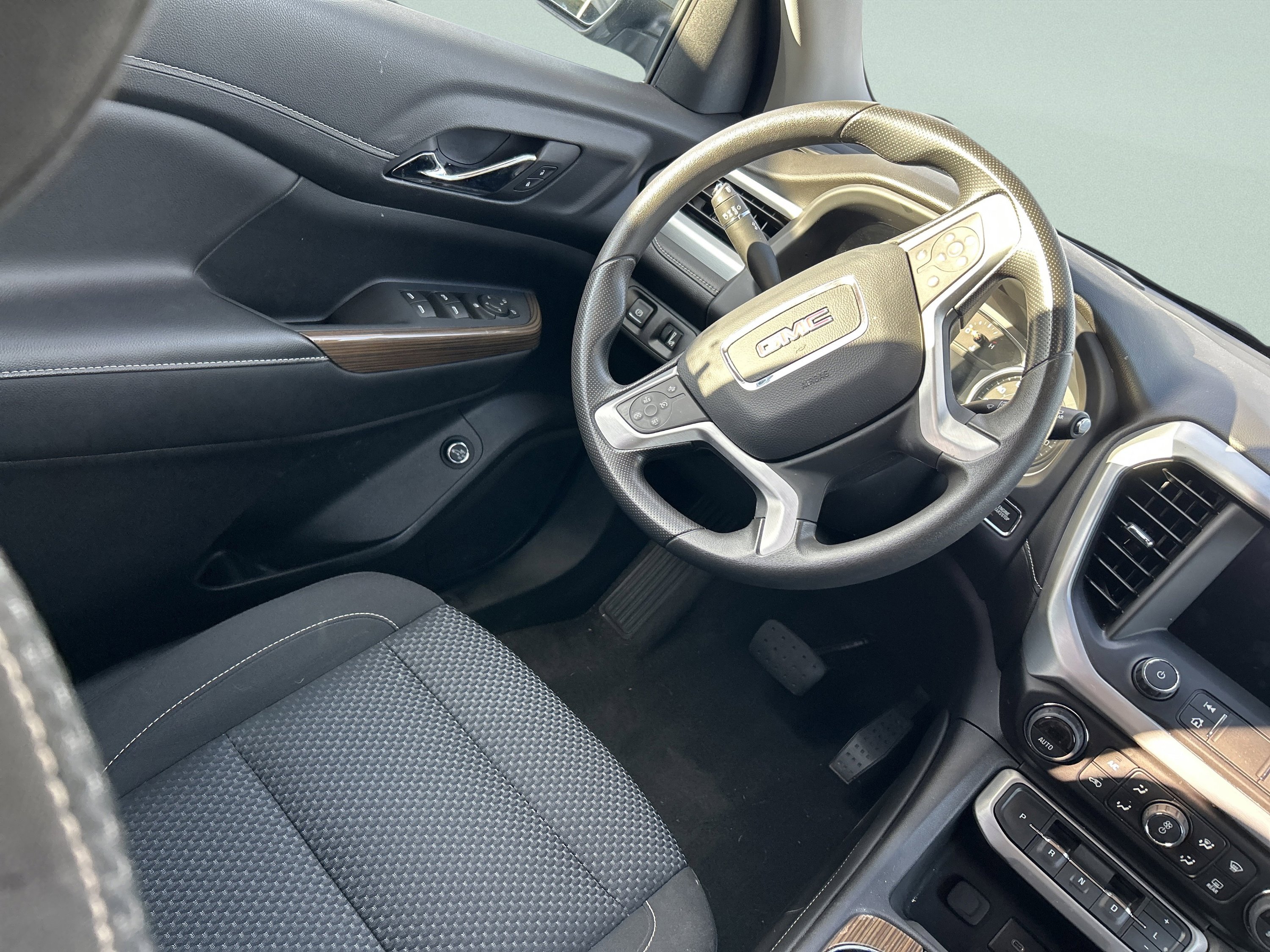 Used 2023 GMC Acadia SLE w/ Driver Convenience Package image 43