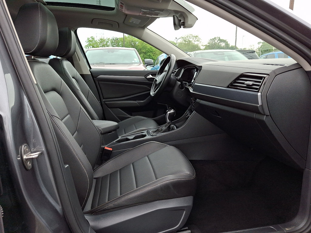 Used 2024 Volkswagen Jetta SE FWD image 8
