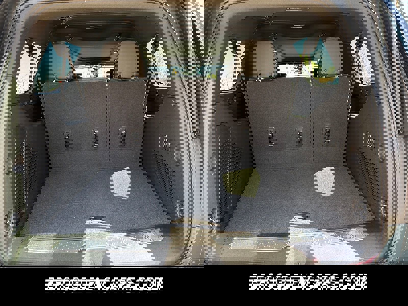 New 2026 GMC Yukon XL AT4 image 9