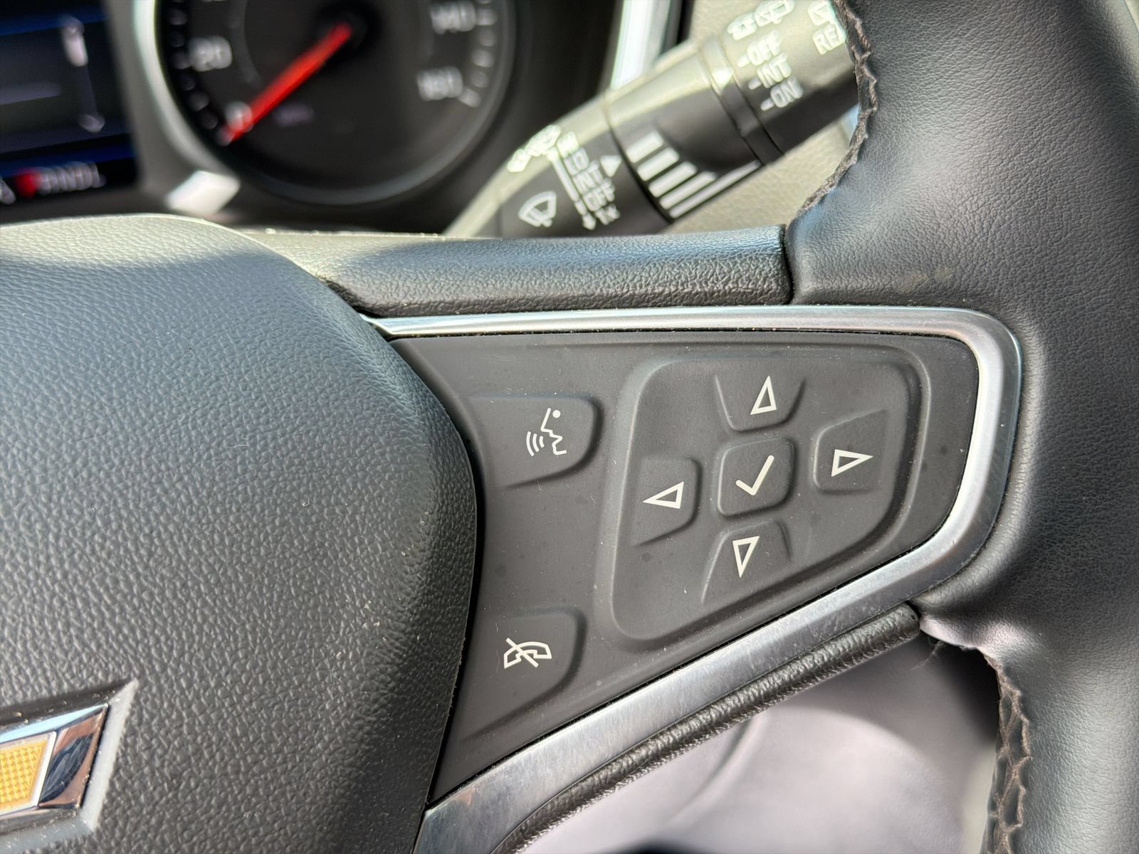 Used 2023 Chevrolet Equinox LT FWD image 29