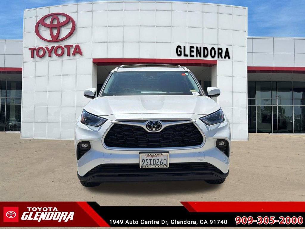 Certified 2025 Toyota Highlander XLE AWD/4WD image 3