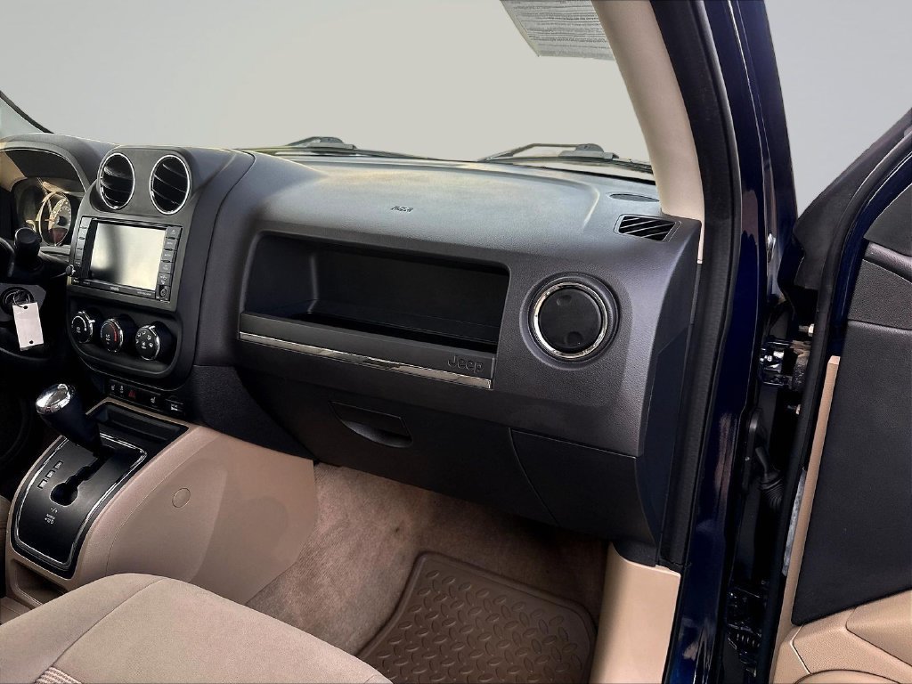 Used 2015 Jeep Patriot Latitude w/ Sun/Sound Group AWD/4WD image 30