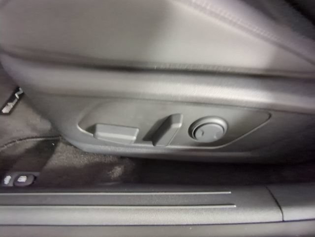 New 2026 Hyundai Elantra Limited FWD image 31