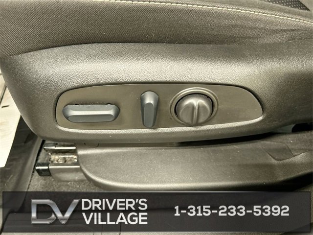 Used 2023 GMC Acadia SLE w/ Driver Convenience Package image 10