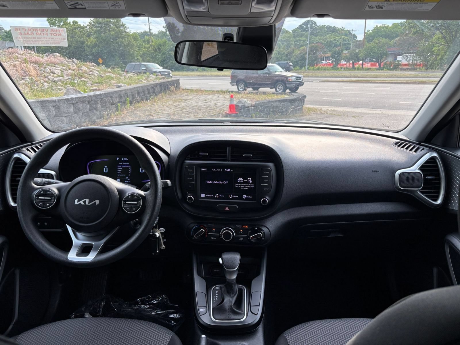 Used 2025 Kia Soul LX w/ LX Technology Package FWD image 29