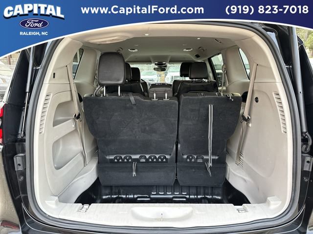 Used 2023 Chrysler Pacifica Touring-L FWD image 17