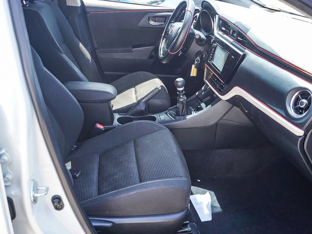 Used 2018 Toyota Corolla iM w/ Carpet Mat Package (TMS) FWD image 12