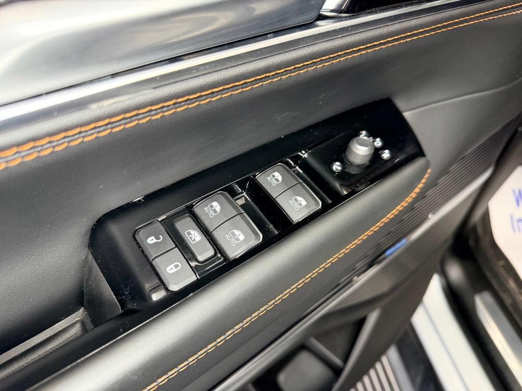 Used 2025 Jeep Grand Wagoneer Series III w/ Rear-Seat Entertainment Group AWD/4WD image 23