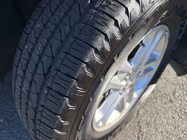 Used 2025 Jeep Grand Cherokee Laredo w/ Luxury Tech Group I image 7