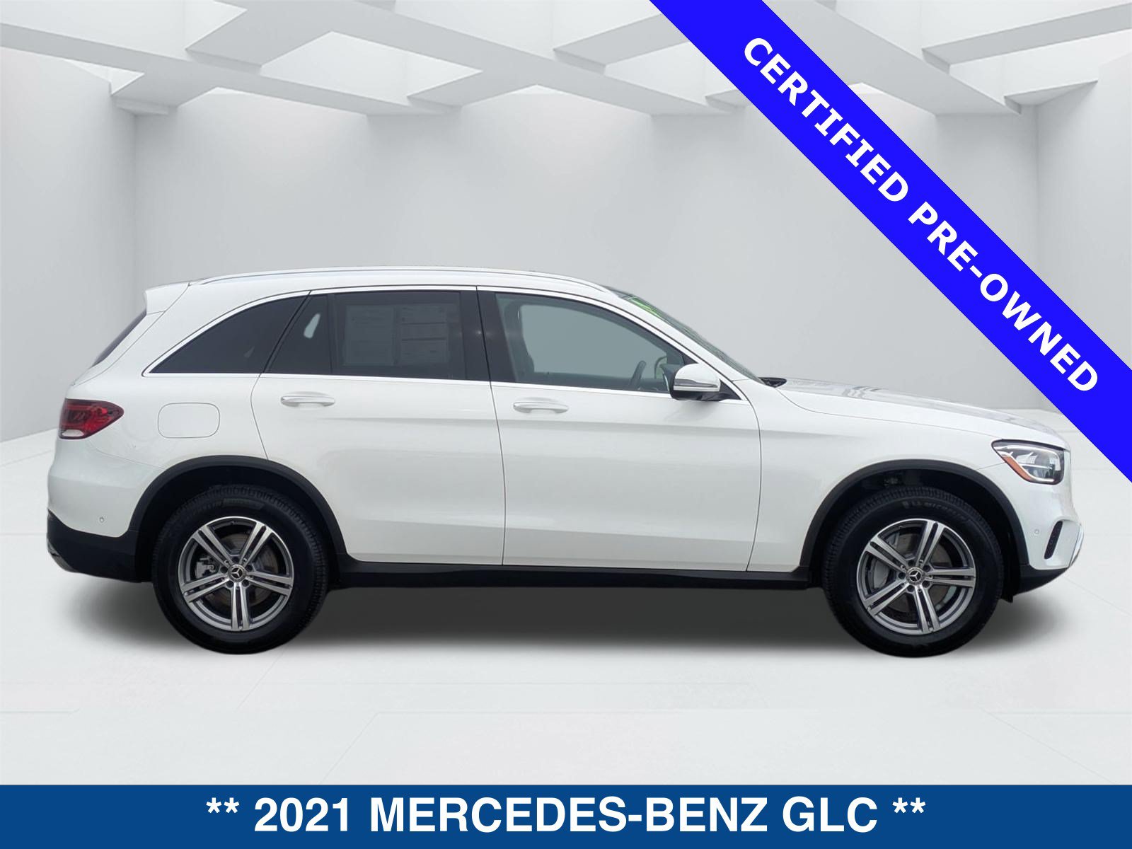 Used 2021 Mercedes-Benz GLC 300 4MATIC image 4