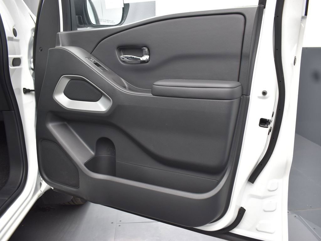 Used 2025 Nissan Frontier SV w/ Tow Package image 24