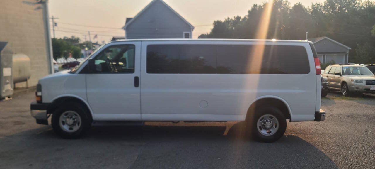 Used 2019 Chevrolet Express 3500 LT w/ LT Preferred Equipment Group RWD image 5