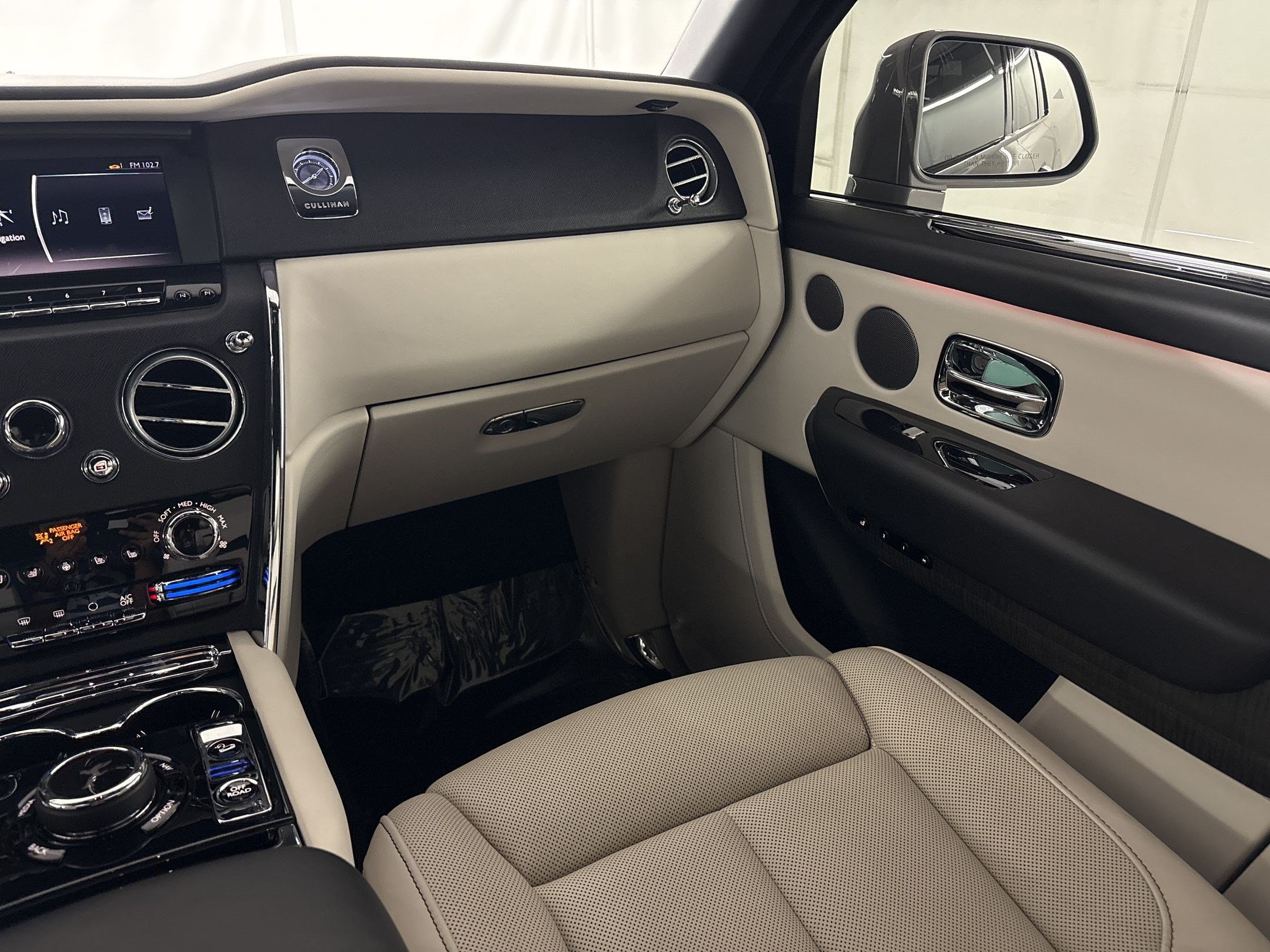 Used 2021 Rolls-Royce Cullinan AWD/4WD image 30