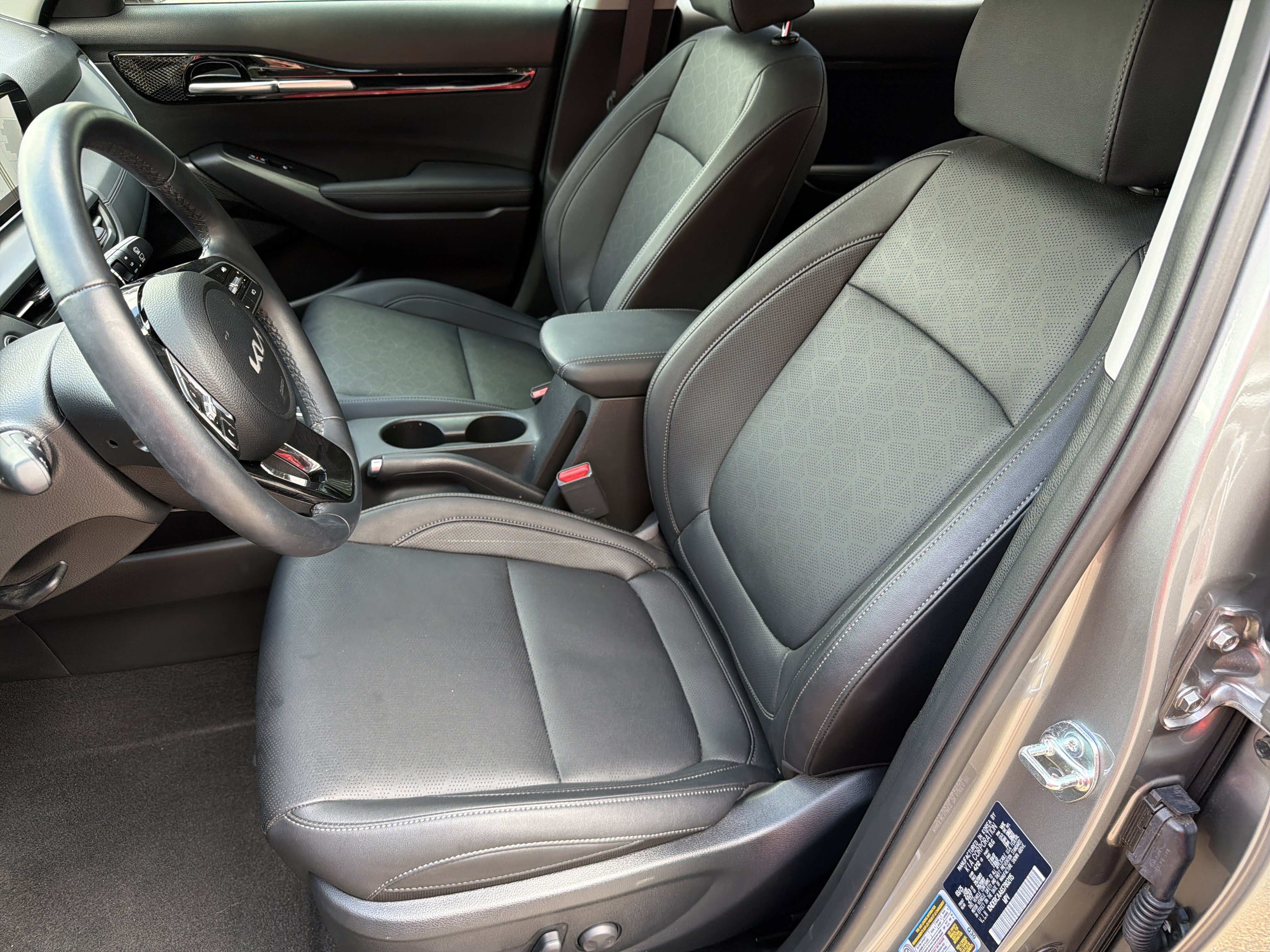 Certified 2025 Kia Seltos EX w/ EX Sunroof Package AWD/4WD image 19
