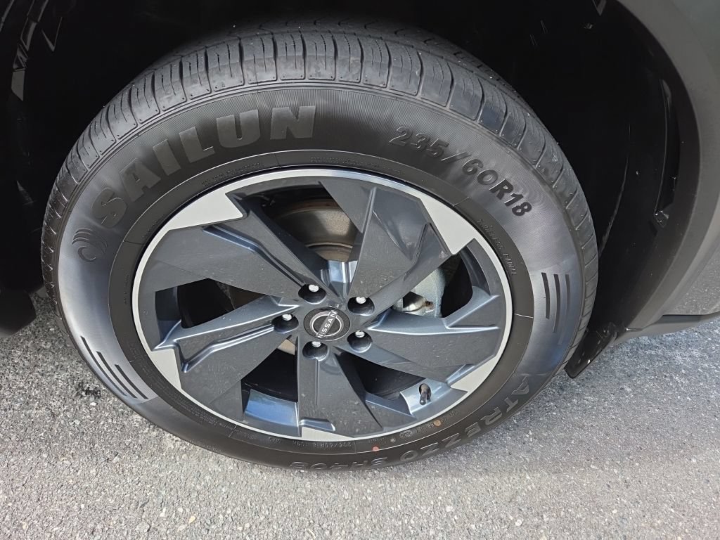 Certified 2025 Nissan Rogue SV FWD image 11